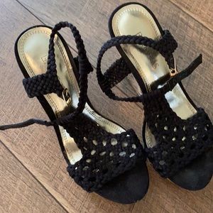 Black wedges
